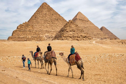 Pyramids & Museum Small Group Tour by Van from Hurghada to Cairo