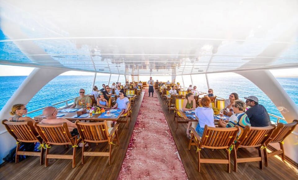 Elite vip snorkeling cruise with BBQ buffet lunch